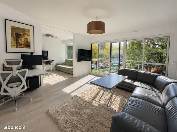 F4 _77 m² + Grand balcon - Parking - Cave - Plein sud_Forêt