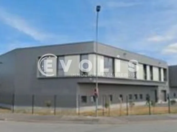 Local d'activité 1 600 m²