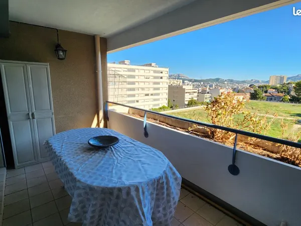 T2 meublé avec grande terrasse sud et box-garage : Marseille 6e, quartier Vauban