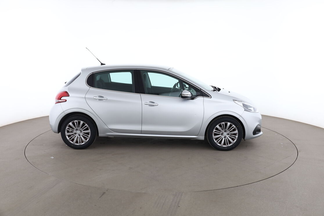 Peugeot 208 1.2 PureTech Allure — photo 6