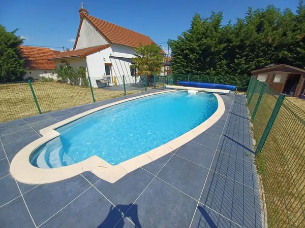 Maison ancienne indépendante, habitable de suite, tout confo