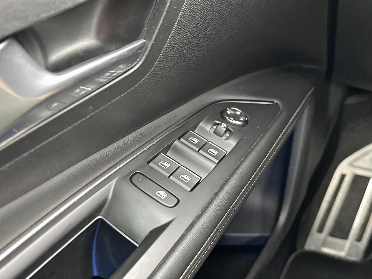 Peugeot 3008 puretech 130ch s&s eat8 gt pack — photo 15