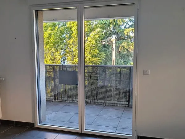 Appartement T2 de 54 m2 avec balcon, cave et parking résid
