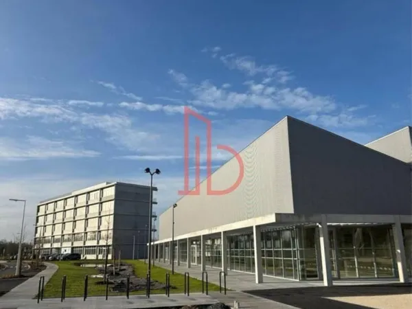 Bureaux 1592 m²