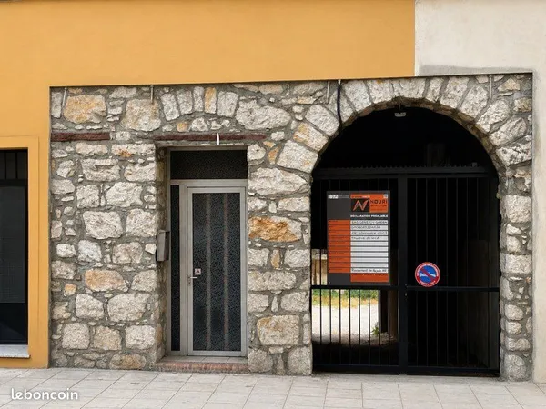Double emplacement de parking sécurisé