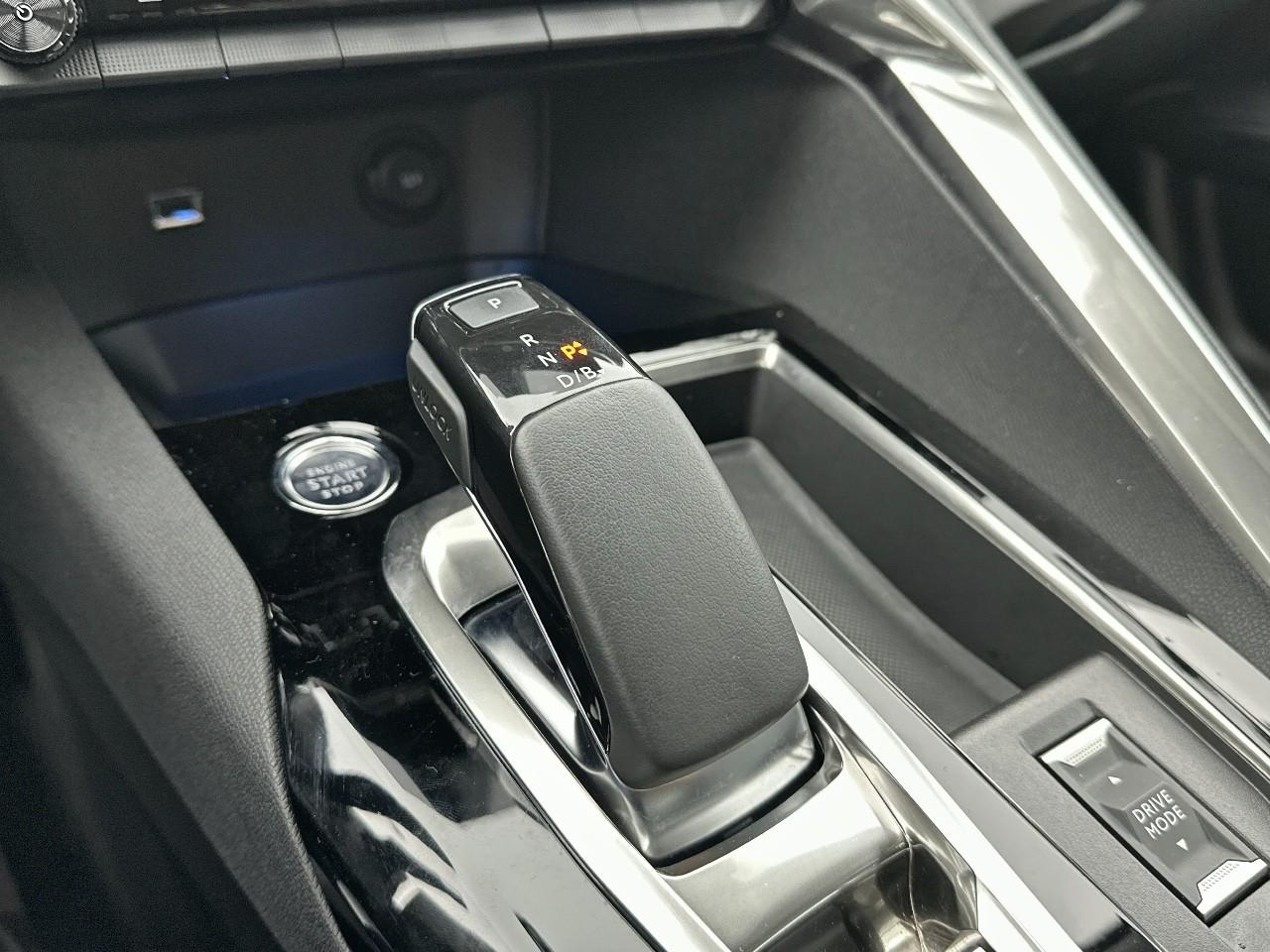 Peugeot 3008 hybrid 225 e-eat8 allure pack — photo 30