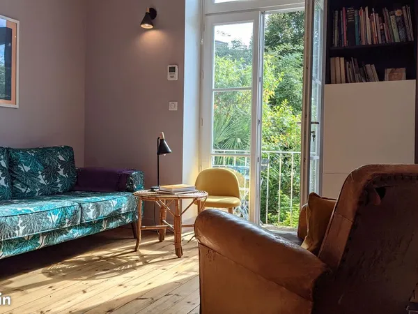 Maison meublée de 73 m² à louer avec 2 chambres, garage et jardin