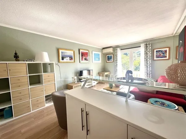 Exclusivité - Valbonne Village | Studio rénové (2025) avec terrasse plein Sud, vue forêt + parking &