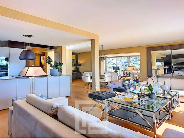 Appartement 4 pièces 143 m²