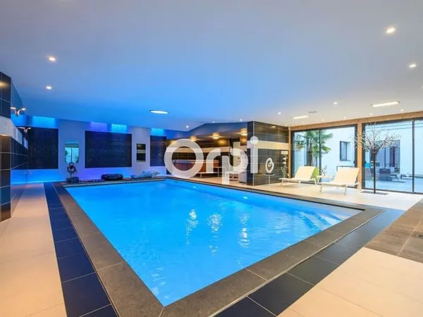 Maison 7 pièces 440 m²
