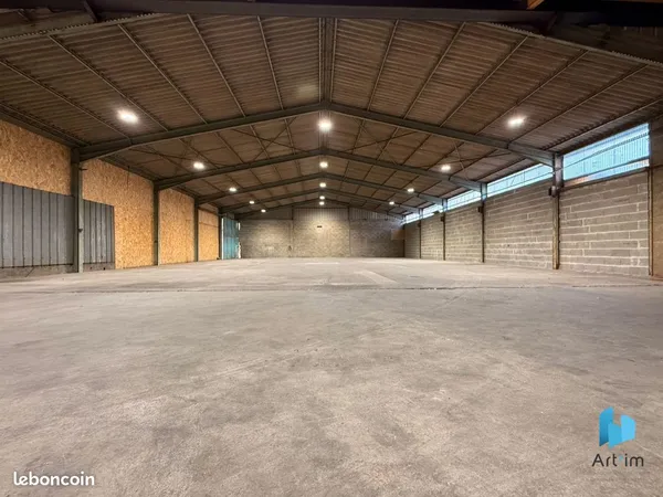 Local 800 m² La Flèche
