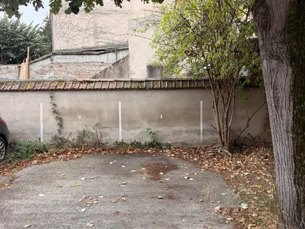 Emplacement / Place de parking sécurisée en cour intérieure - Toulouse Minimes