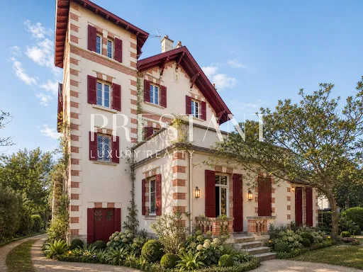 Maison 12 pièces 290 m²