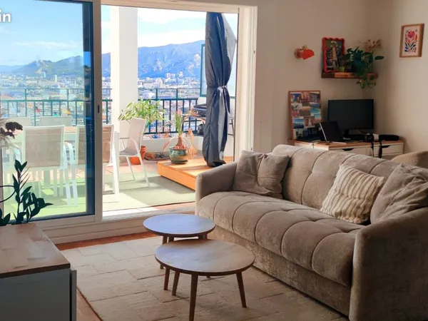 Appartement T4 en dernier étage avec terrasses, parking - 13006 - Vauban / Périer