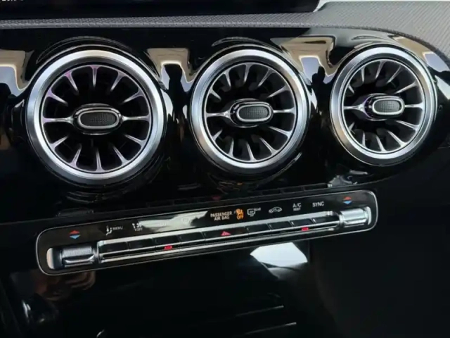 Mercedes Cla coupé 200 d amg line — photo 28