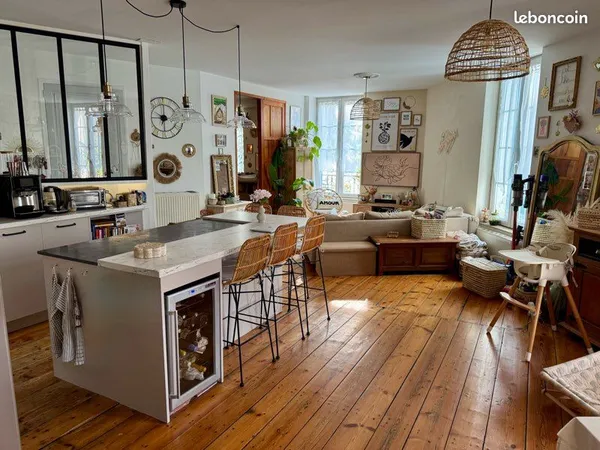 Appartement de charme 3 pièces - 85 m² + terrasse de 50 m² en plein coeur de ville - Gare à pieds