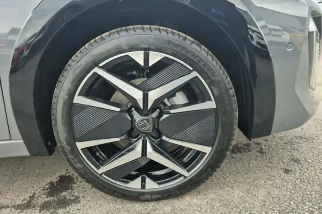 Peugeot 208 electrique 50 kwh 136ch — photo 62
