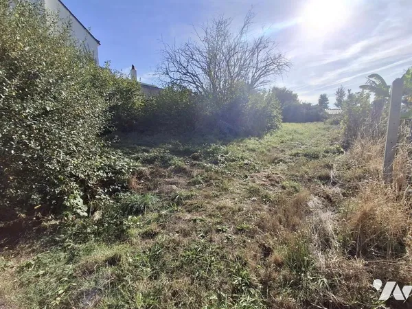 Terrain 680 m²