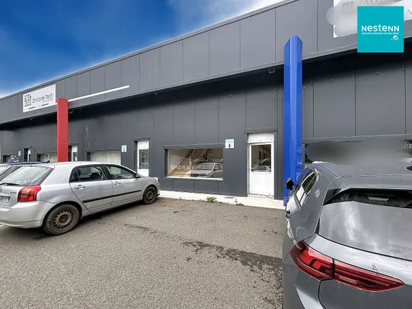 Local commercial/professionnel - Saint Just Saint Rambert - 150 m²