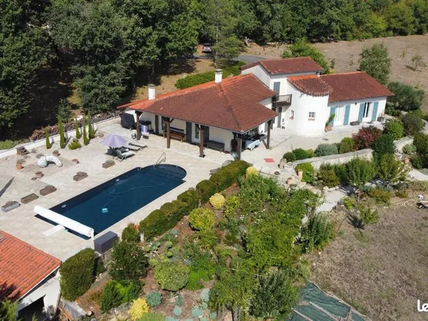 Maison 4 pièces 243 m²