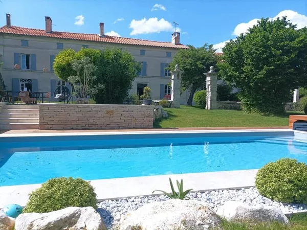 Propriété de charme avec gîte, grange et piscine - Fort potentiel !