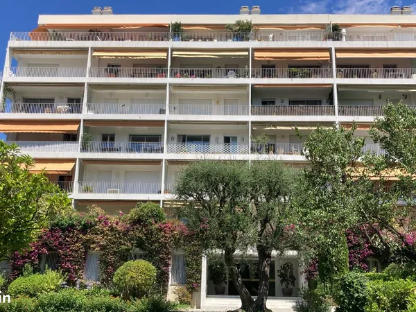Magnifique et grand studio meublé, résidence sécurisé, gardien, Nice Cimiez 31 m2, à louer, idéal po