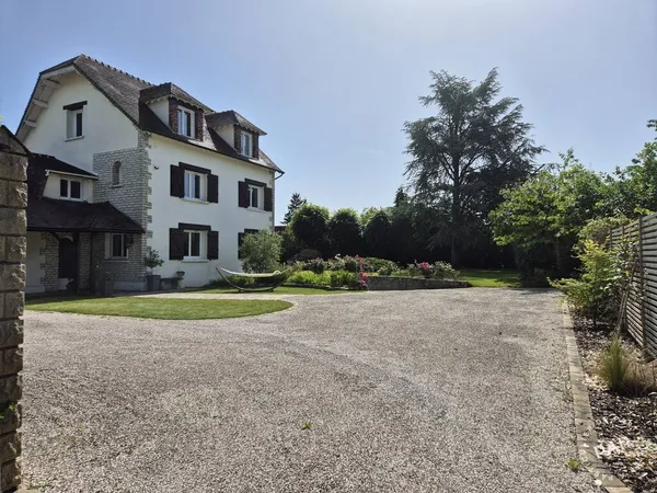 Maison 6 pièces 254 m²