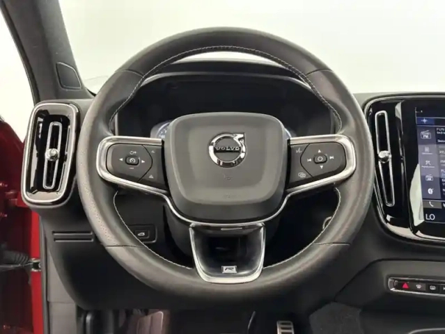 Volvo Xc40 t3 163ch r-design geartronic 8 suréquipé + toit ouvrant — photo 15