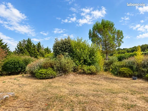 Terrain à bâtir 700 m² - viabilisé - piscinable - aix-en-provence / les platanes