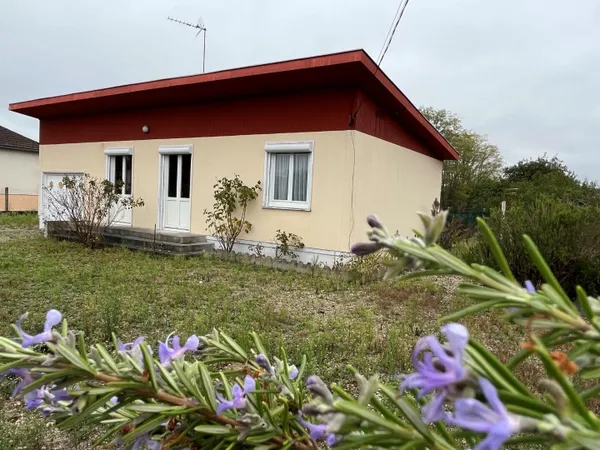 EN VENTE - LA GUERCHE/ L AUBOIS - MAISON PLAIN PIED 2 CHAMBRES