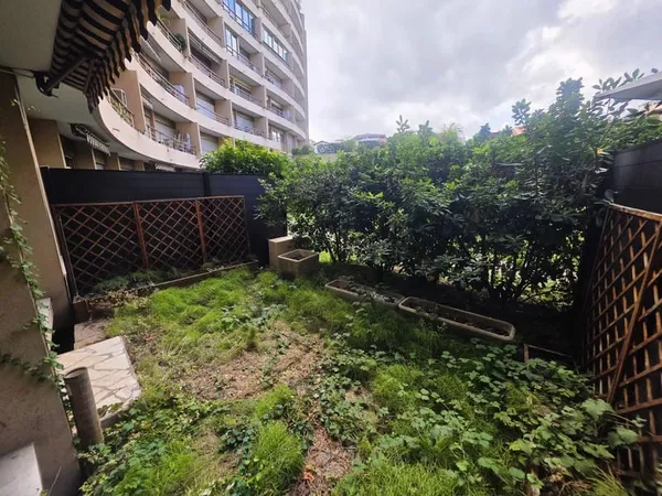 STUDETTE A RENOVER - 200M DES PLAGES - IDEAL LOC COURTE DUREE