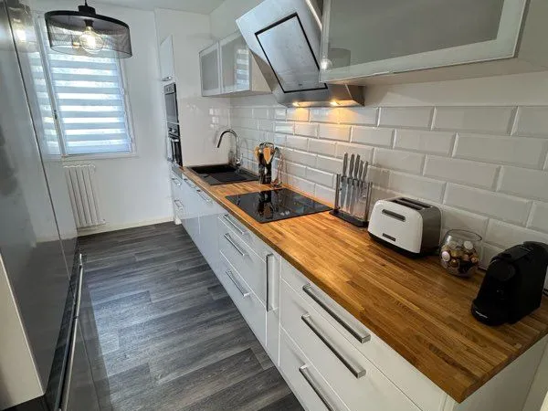 Très beau T4 , Lumineux , Balcon , 69 m2