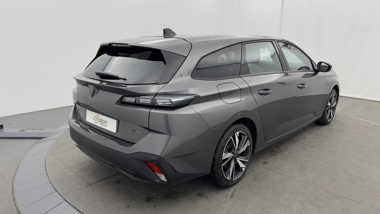 Peugeot 308 SW PHEV 180 e-EAT8 — photo 5