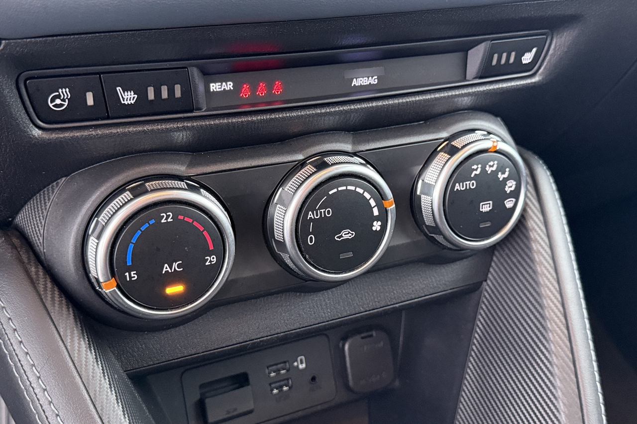 Mazda Mazda 2 — photo 18