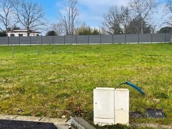 Terrain 704 m²
