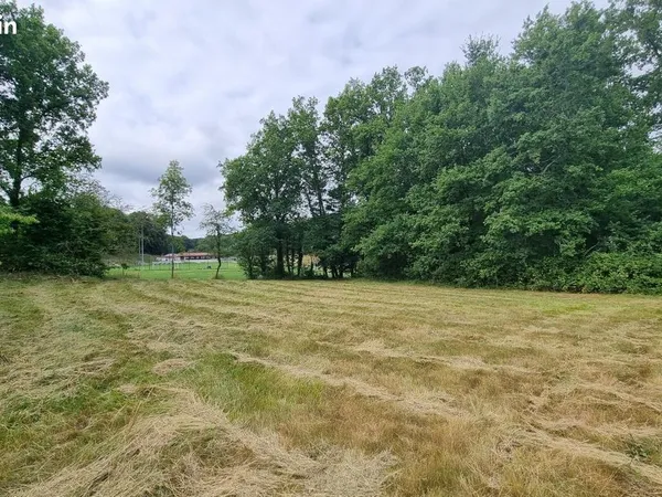 Terrain 1 593 m² Marsaneix