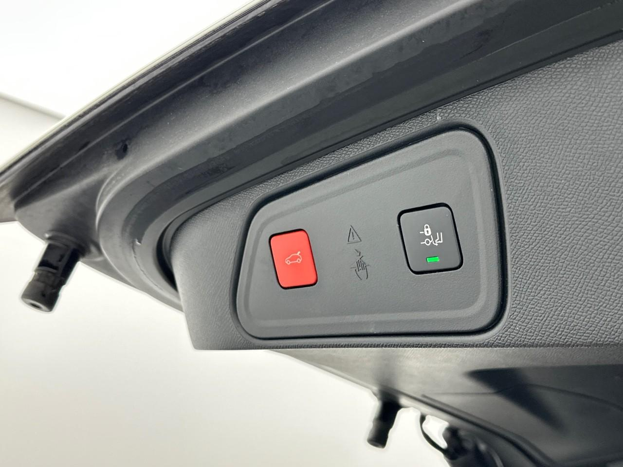 Peugeot 3008 hybrid4 300 e-eat8 gt — photo 44