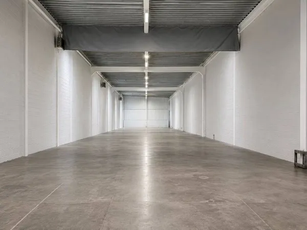 Entrepôt 1300 m²