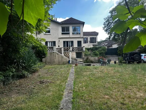 Propriété 290 m² 5 chambres sur un parc boisée de 2355m²