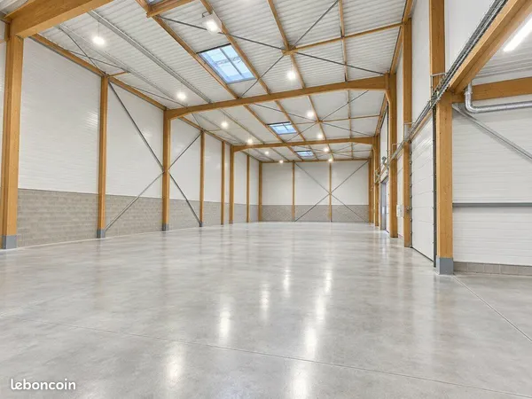 LOCAL D'ACTIVITE 1550 m² TREMBLAY EN FRANCE
