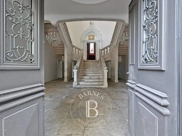 Château 15 pièces 945 m²