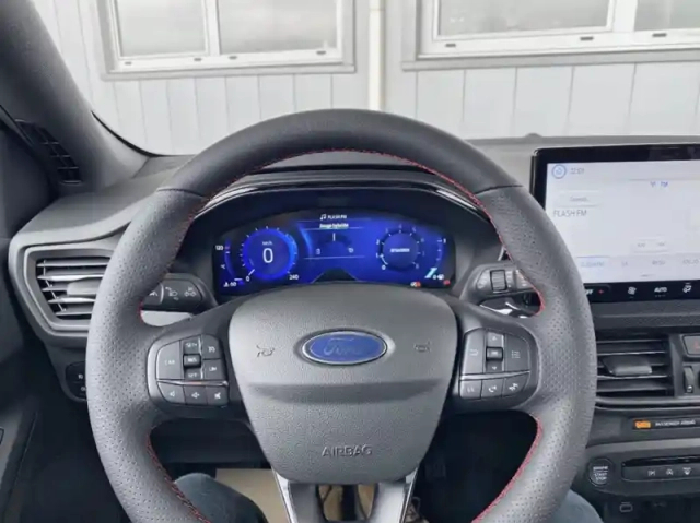 Ford Focus 1.0 flexifuel mhev 125ch st-line x — photo 7