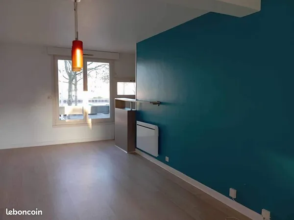 Appartement centre ville 33 m carré + parking libre au 1er octobre