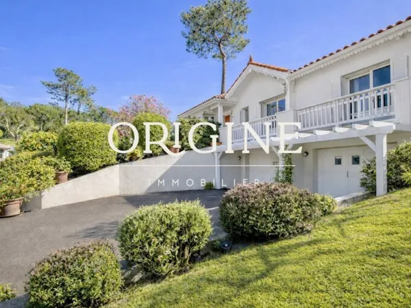 ARCACHON - ABATILLES - Villa 5 pièces de 220 m2 sur 900m2 avec