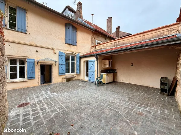 Appartement T3 89m² avec cour extérieure