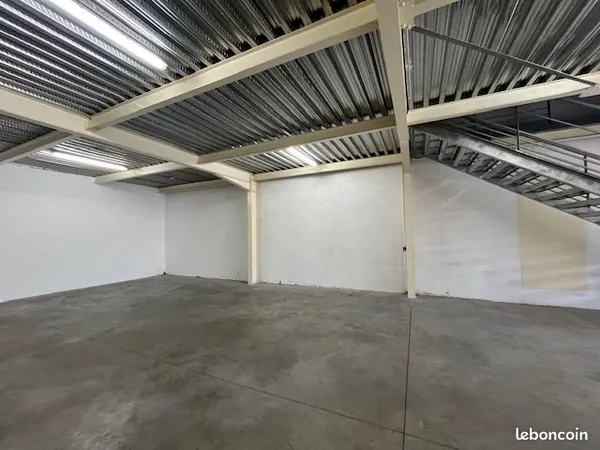 Entrepôt 360m²
