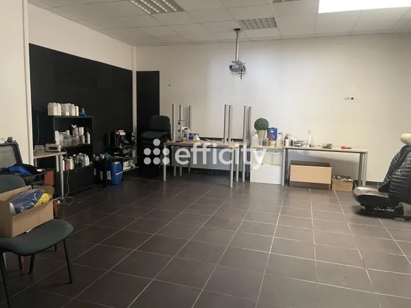 Local commercial 2 pièces 465 m²