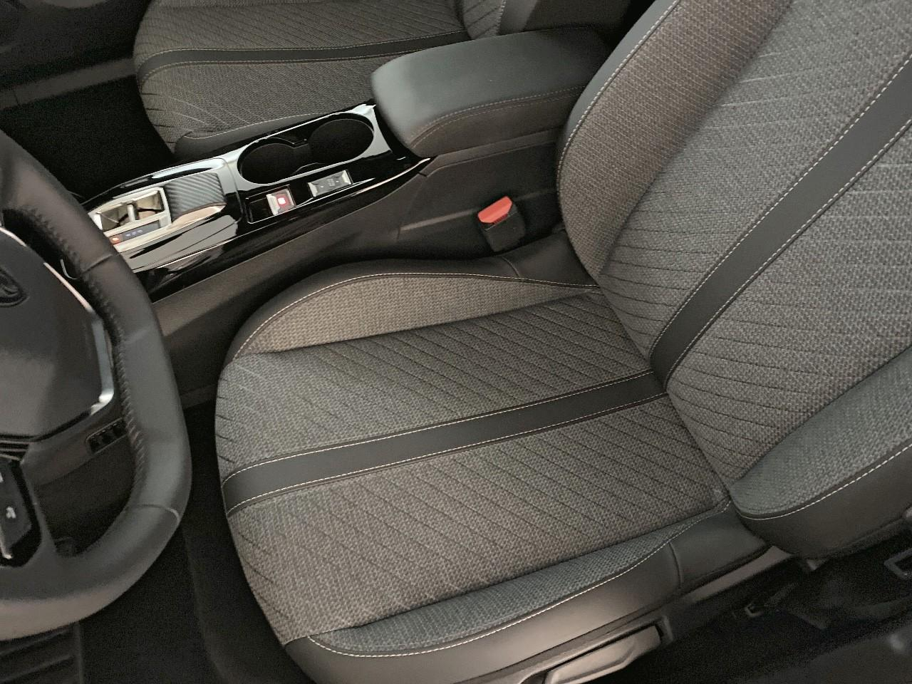 Peugeot 2008 hybrid 145 ch e-dcs6 allure — photo 9