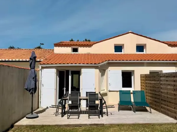 Maison rénovée 2025 - 3 chambres - jardin - garage - 700 m plage