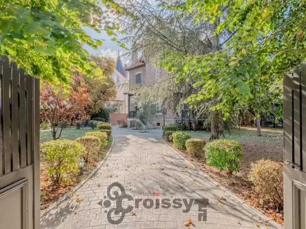 Maison 8 pièces 225 m²